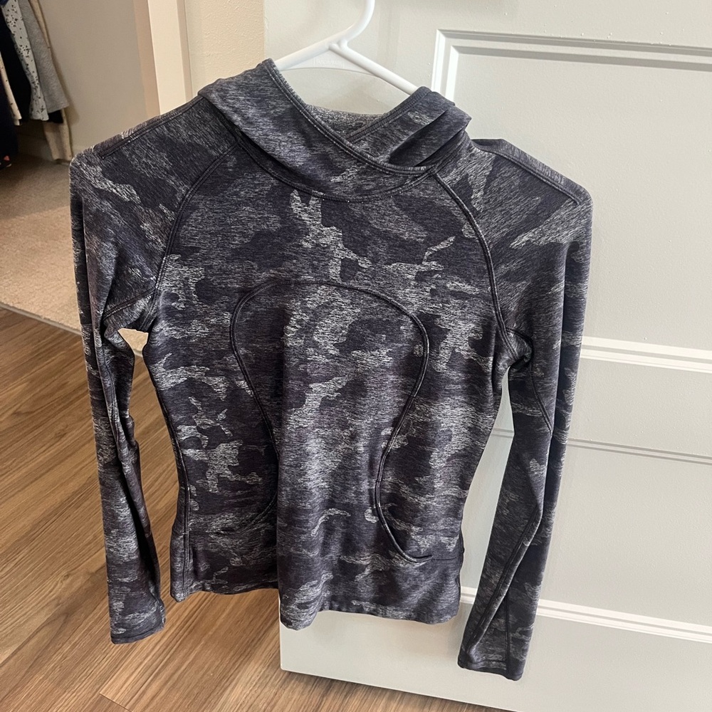 Lululemon fitted long sleeve with hood